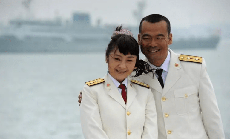 演员唐静:与王新军离婚后,独自陪儿子长大,如今的选择令人泪目_表演