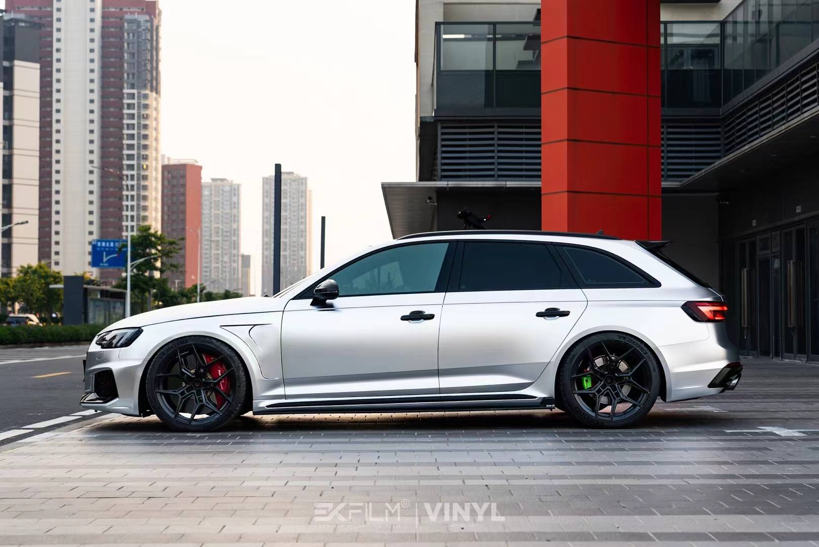 奥迪rs4-ek改色膜亚历山大银,高雅,低调,炫酷_质感_电镀_气息