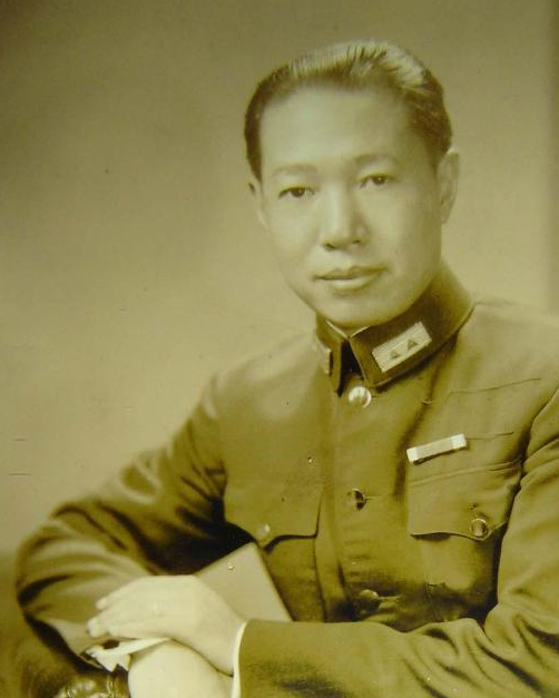 此人是国民党江西之王,陆军上将,江西五杰之首,排名18的战犯_熊式辉