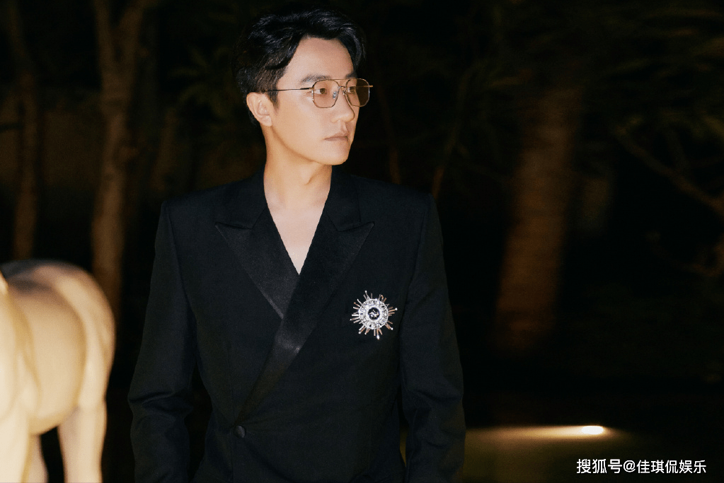 却与蒋雯丽偷情照被曝光_黄轩_演艺_机会