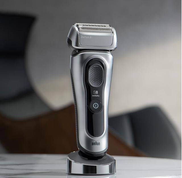 博朗剃须刀好还是飞利浦好?细节对比分析_胡须_刀片_设计