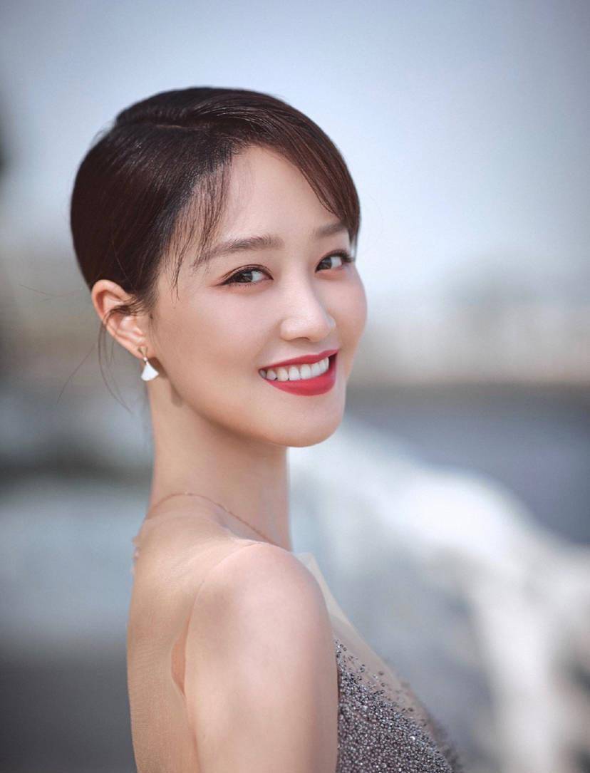 "浪姐"蓝盈莹辞职北京人艺:自曝曾因为自卑想退学,上台就会笑场_观众