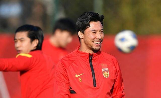 开场仅10分钟,又是张琳芃失误国足01,从叙利亚到韩国真丢人_比赛_球员