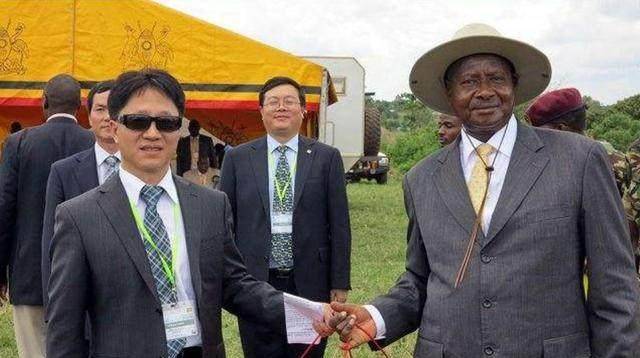 乌干达阿明访问中国图片
