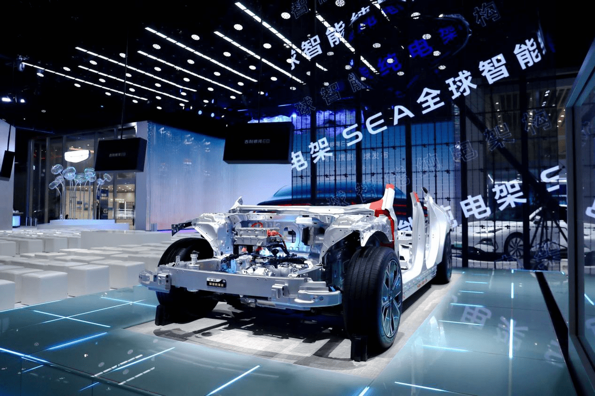 吉利银河e8广州车展人气爆棚