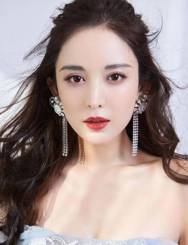 31岁古力娜扎,身材也太炸裂了!_演技_才华_观众