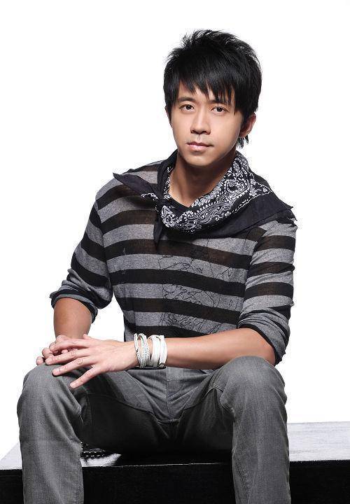 感情空窗7年,53岁"情歌王子"光良隐婚藏子?本人回应了_童话_网友_家人