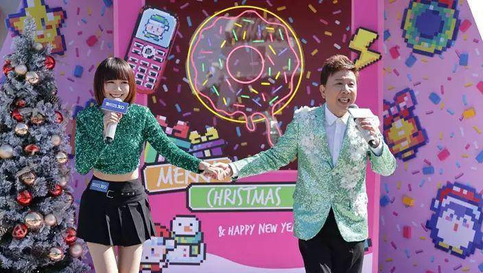 女方秒弹开,否认称老婆在场盯紧_尹光_林明祯_活动