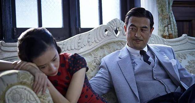 花开如梦》是由刘惠宁执导,作为实力派导演,他曾执导了军医》相爱十年