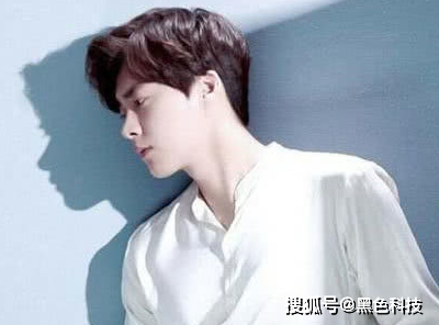 a.姚明b.科比c.邓肯d.加内特李易峰大学读的专业是?a.播音与主持系b.