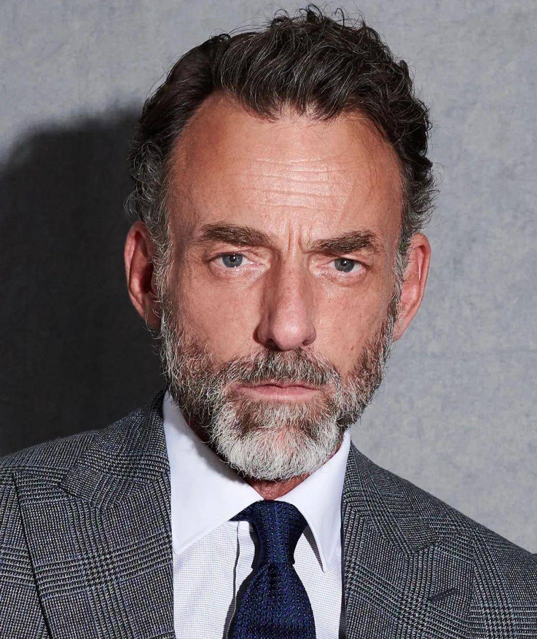 61岁的比利时时尚男模特阿兰·高苏因,在时尚圈工作了四十余年