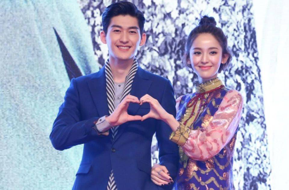 私密照视频风波不断,古力娜扎五段情无疾而终,演艺事业受创严重_恋情