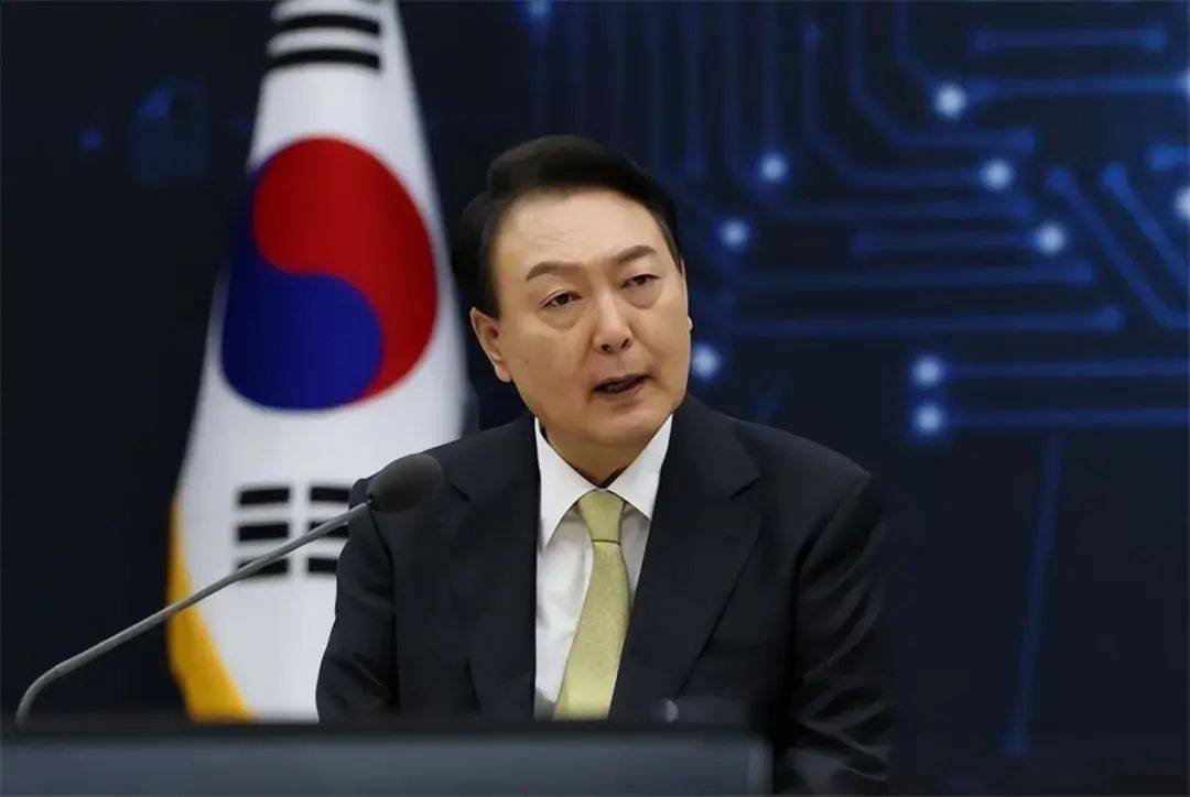 尹锡悦人在英国,要给中国立规矩?