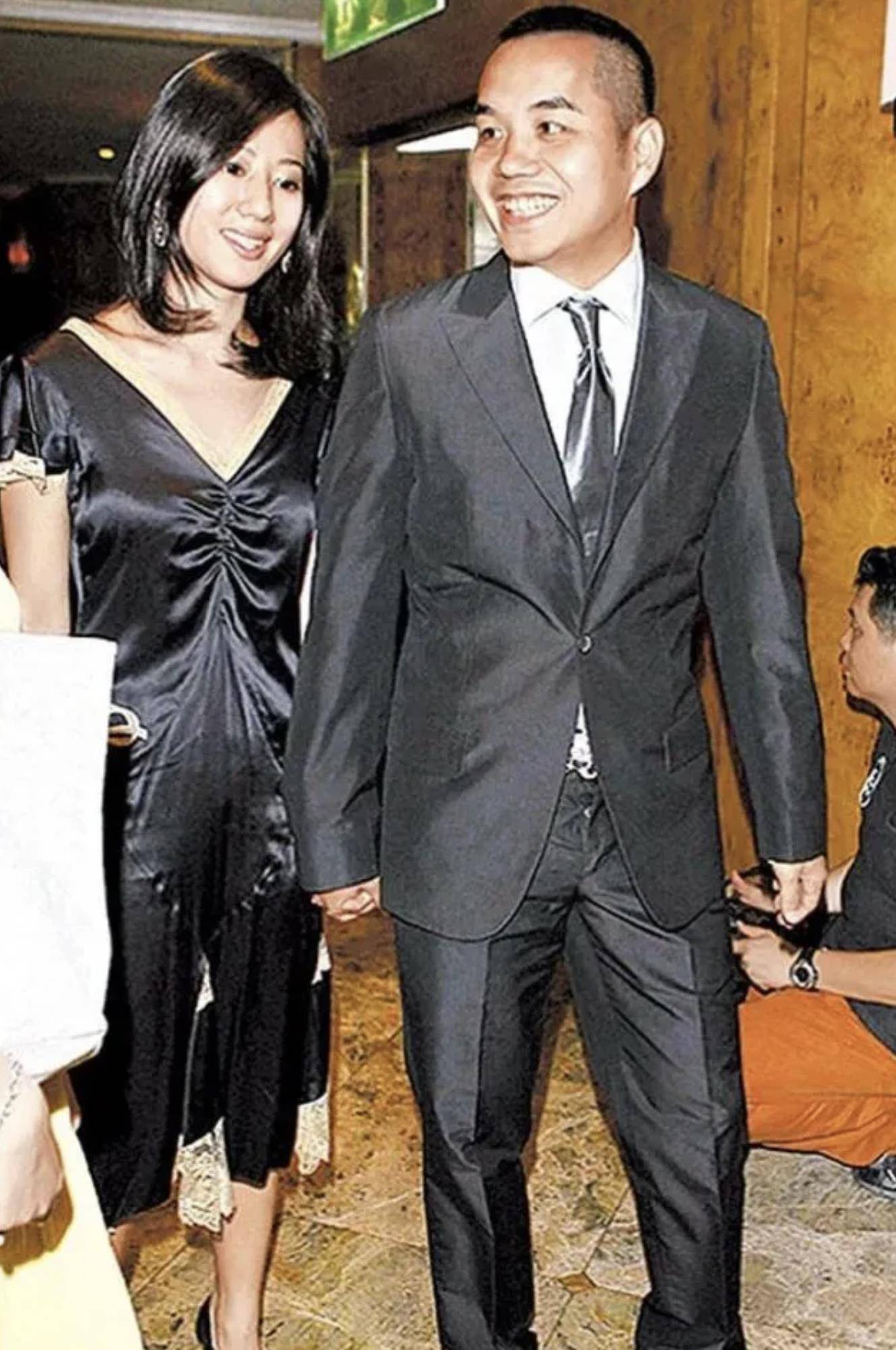 台湾第四名媛晒与高挑男牵手照,离婚7年后再有新欢,疑似已分手