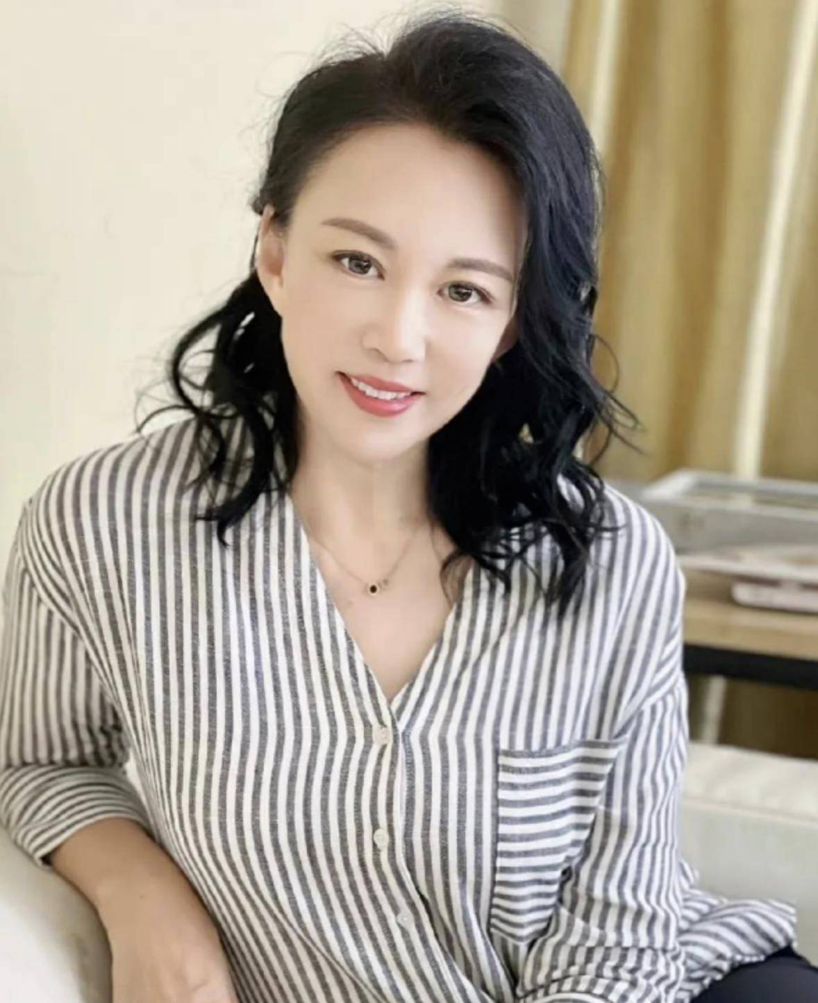 演员马丽:国家一级演员,被丈夫宠爱31年,戏红人不红也幸福_母亲_妻子