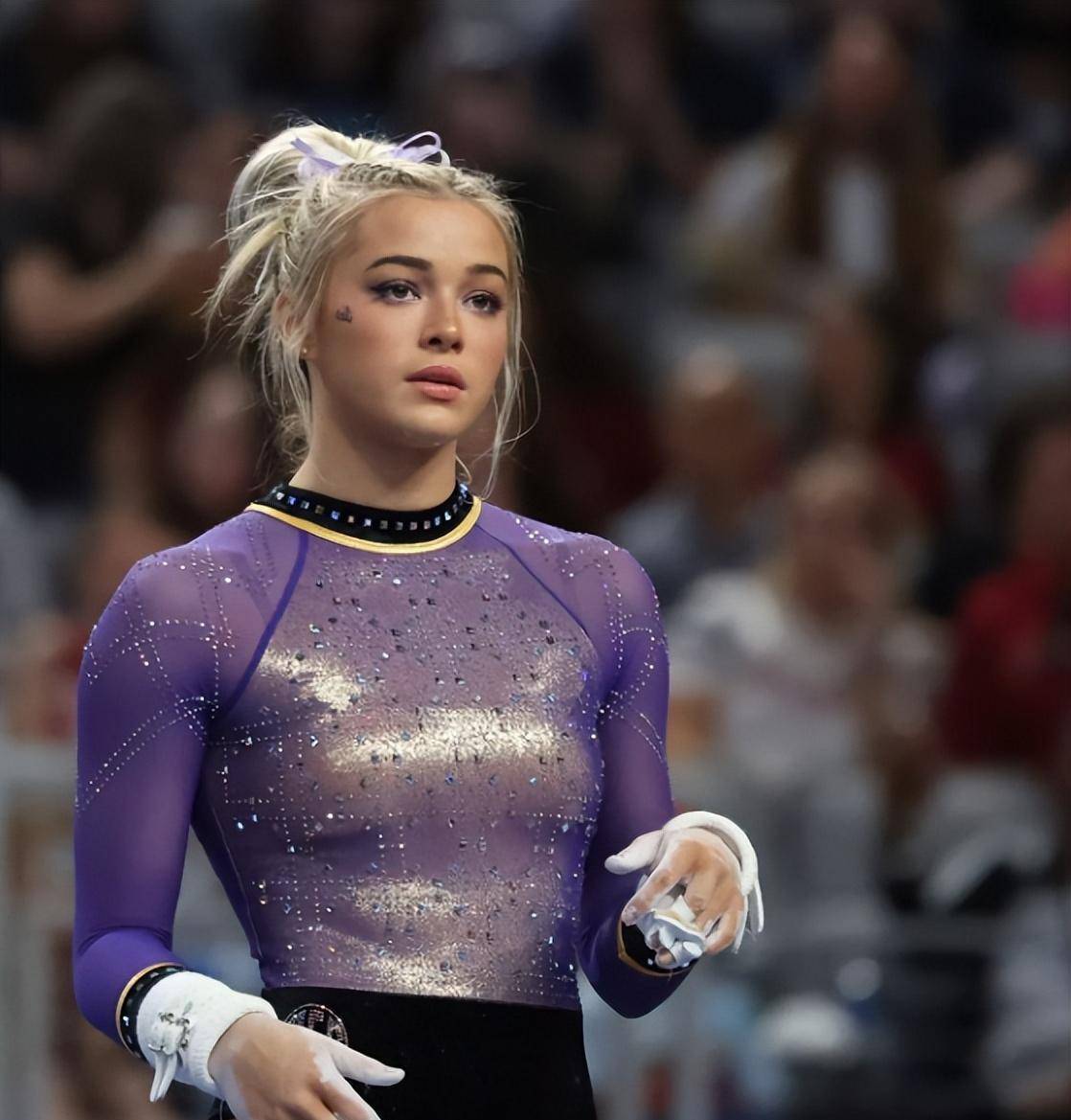 美国体操运动员奥利维亚·邓恩(olivia dunne)因长相甜美拥有大量粉丝