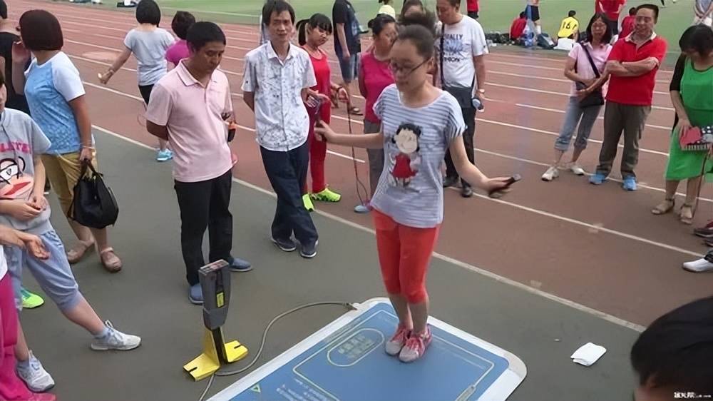 中考指定跳绳,一根卖78元,引发网友广泛的质疑,会怎么处理呢?