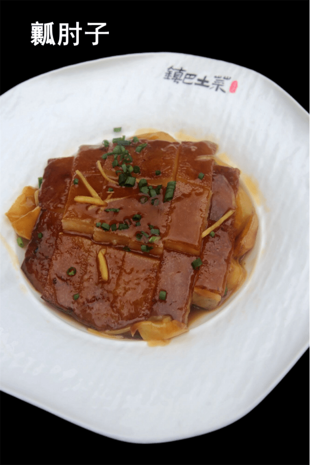 附2【本次镇巴美食节暨厨艺大赛现场花絮】镇巴土菜蒸碗内有瓤肘子等