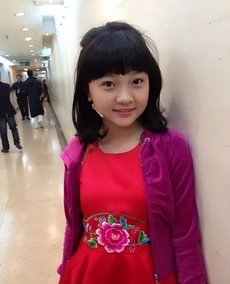 林妙可和杨沛宜不仅遭受了无理的舆论争议,也让两个女孩走上了完全不