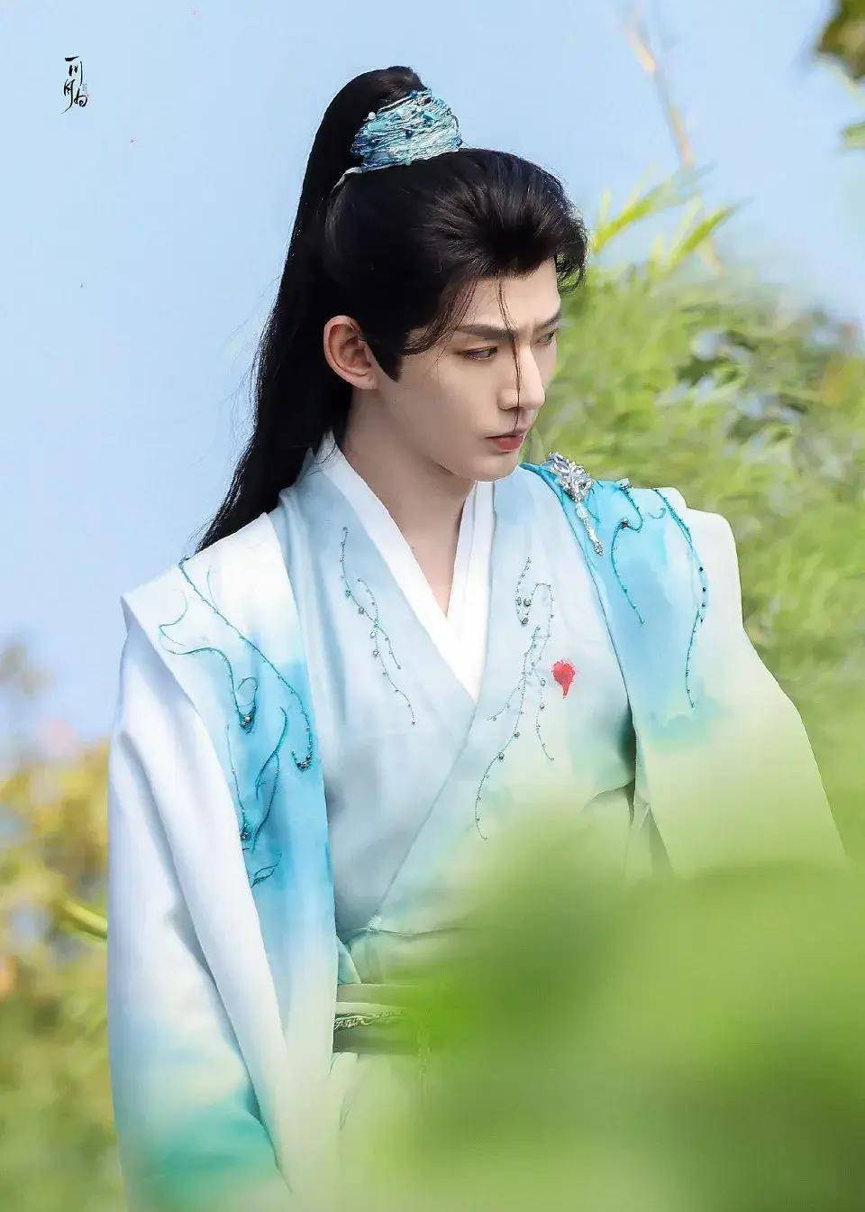 23新鲜事:肖战,杨紫,任嘉伦,檀健次,迪丽热巴,于适_时尚_周冬雨_李沁