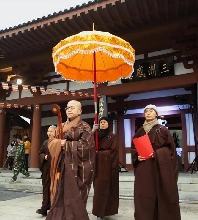 海归女博士:4岁学中医,38岁出家,41岁做方丈,以血为墨抄经书_诚长老