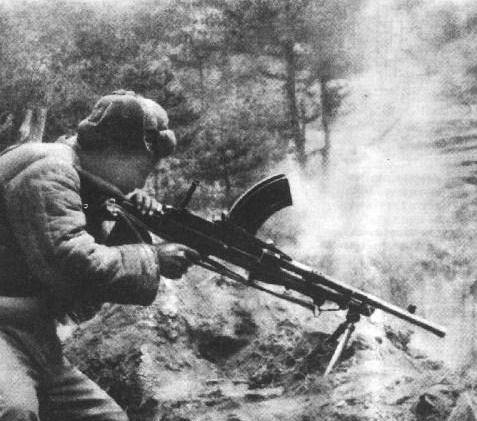 1950年辽沈战役爆发,张国福所在的部队正在胡家窝棚一带与敌人激战