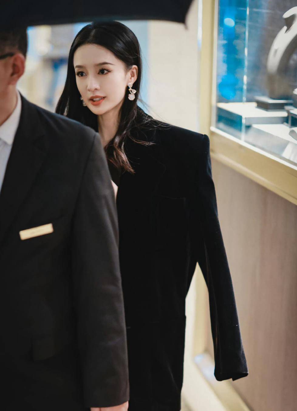 23娱乐瓜 肖战 唐嫣 杨紫 邓为 于适 龚俊 李沁 张子枫 乔欣 vogue
