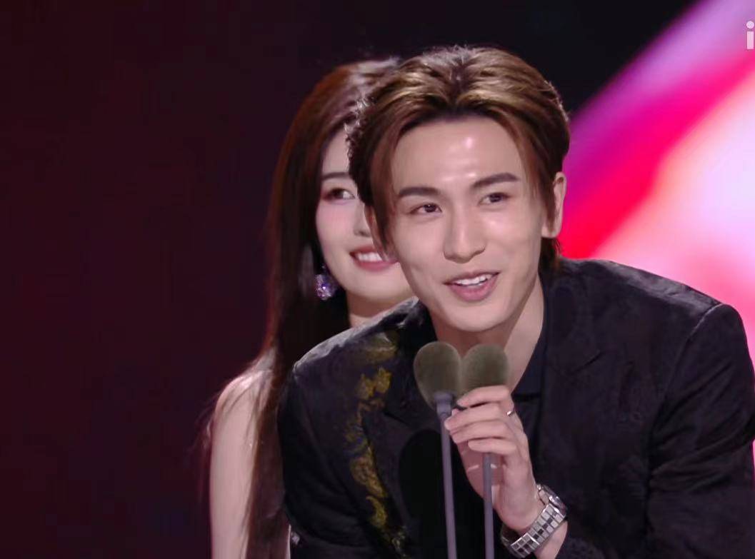 尖叫之夜cp打乱,最甜的还是白敬亭和宋轶,眼神都是爱意_获奖_秦岚