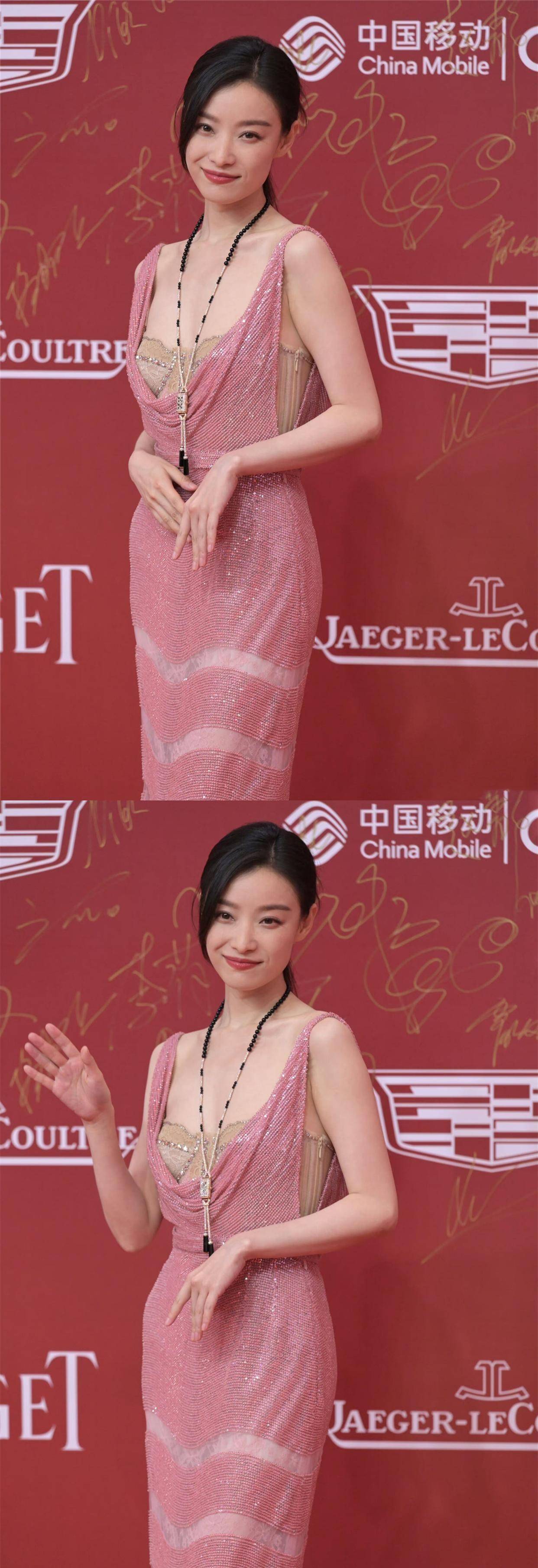 倪妮衣服性感又强势,朱一龙帮忙抱裙子展现好行为_项链_美女_积家