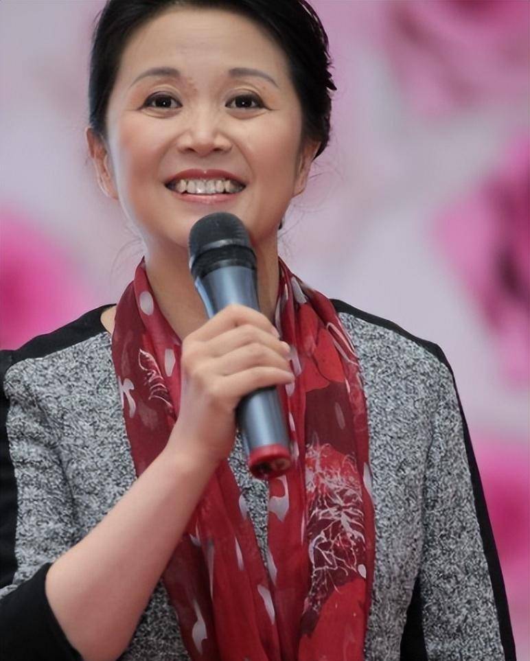 这还是《非诚勿扰》里的黄菡?