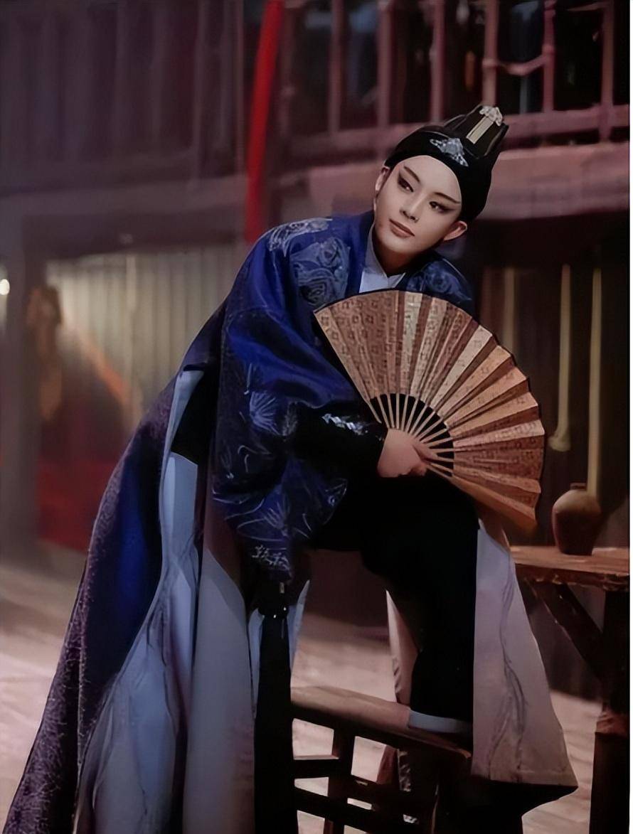 "越剧女小生"抢了明星流量?