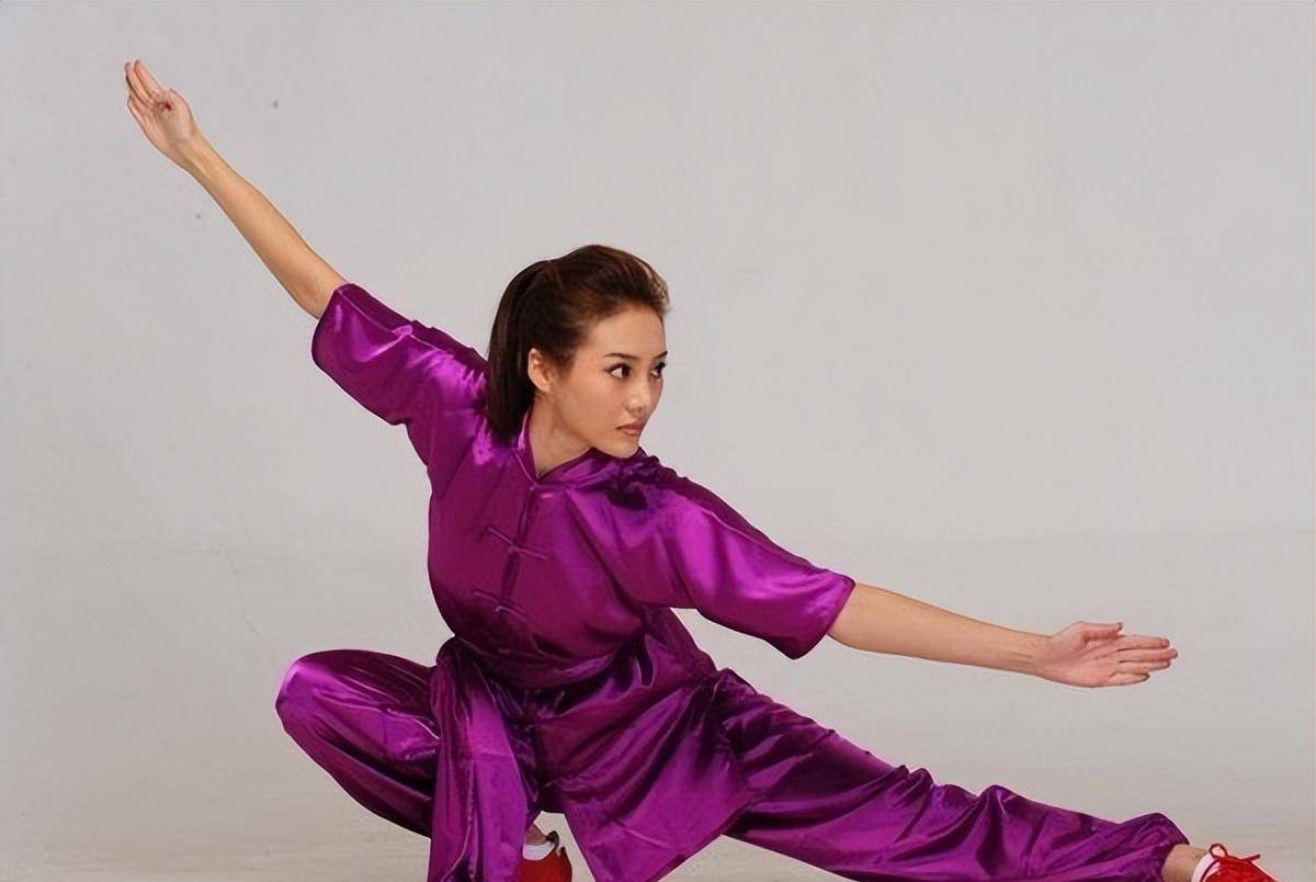 王滢闪婚富豪,老公吃瓜她挑籽,地上不能有一根发丝_杨立杰_丈夫_台湾