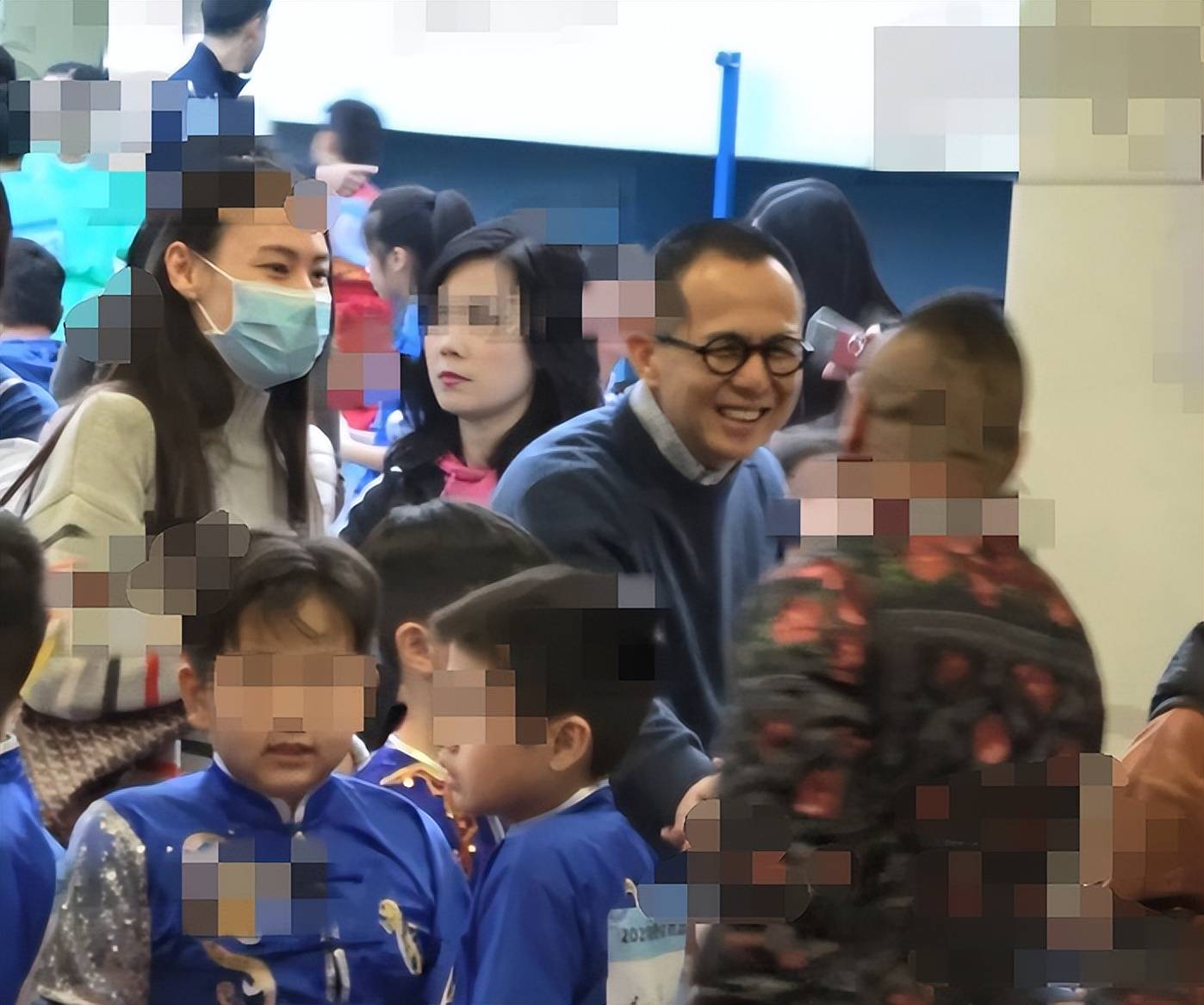 被拍到和梁洛施同框之后二人感情急转直下,屡次传出分手,李泽楷曾在