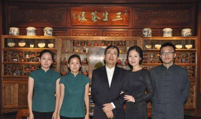 余秋雨的前妻:他是文学才子,却也是感情上的"伪君子"_李红_爱情_女人