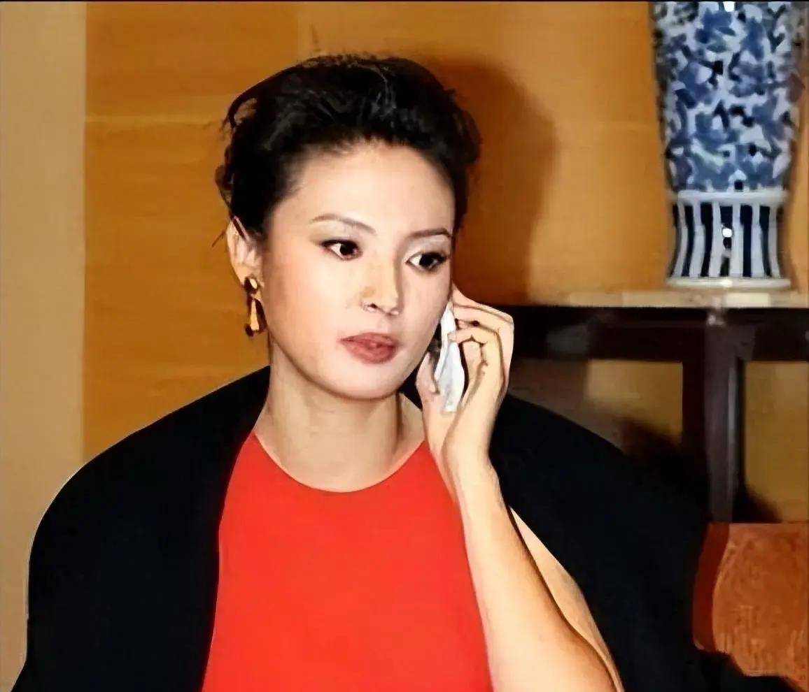 李思思40天接3场商演,引发质疑争论!