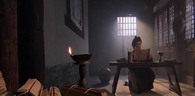 如此光明的前景吸引着无数的有志青年,他们寒窗苦读,悬梁刺股的挑灯