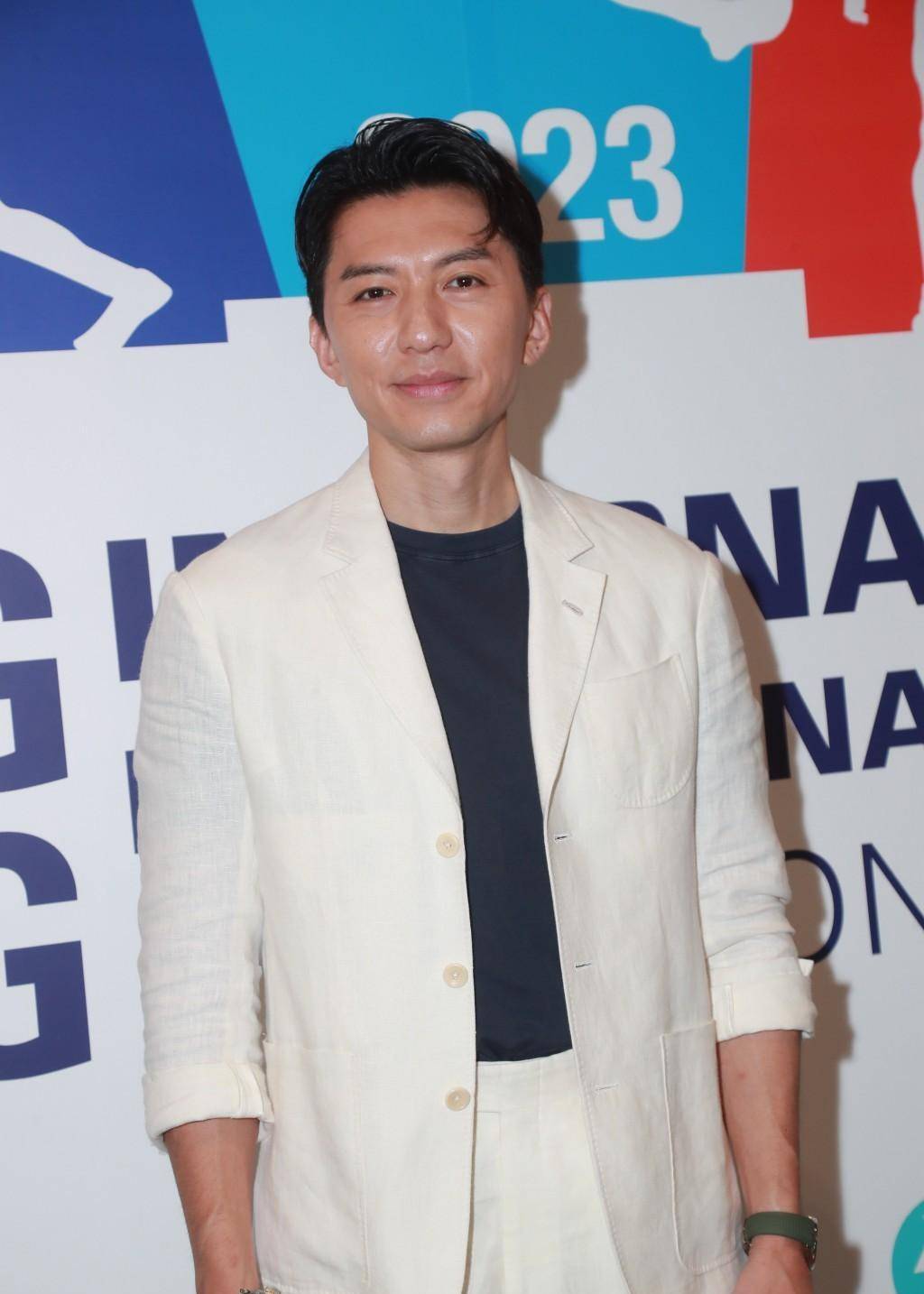 tvb男星当爹后首露面!