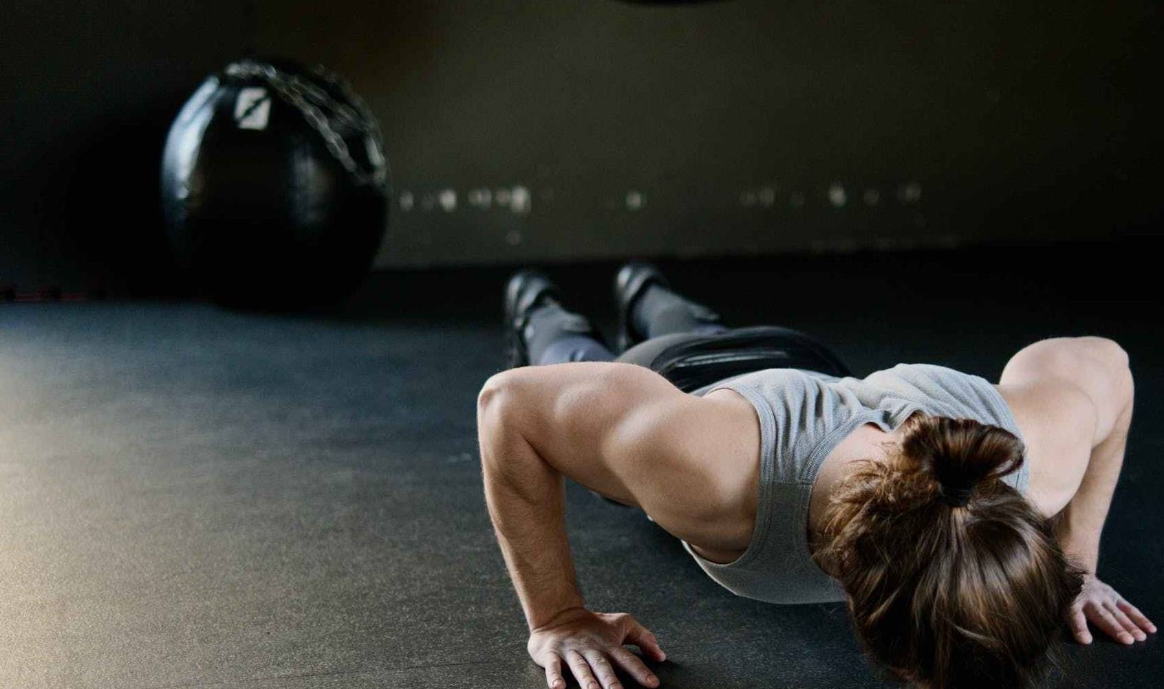 都是撸铁,为什么力量训练和干体力活,根本不是一回事?_身体_活动_过程