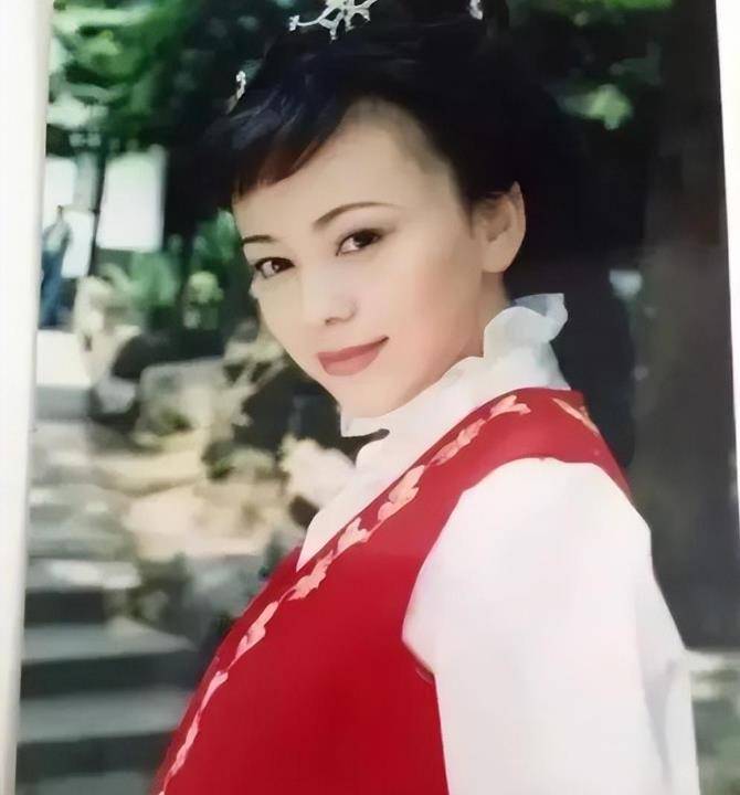 她不顾父母反对嫁入豪门,两婚两离至今单身,今53岁仍渴望爱情_王琳