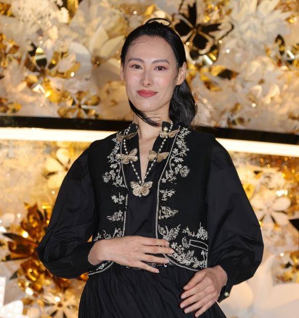 李泽楷仨儿子真孝顺,担心梁洛施一个人太孤单,劝她回归演艺工作