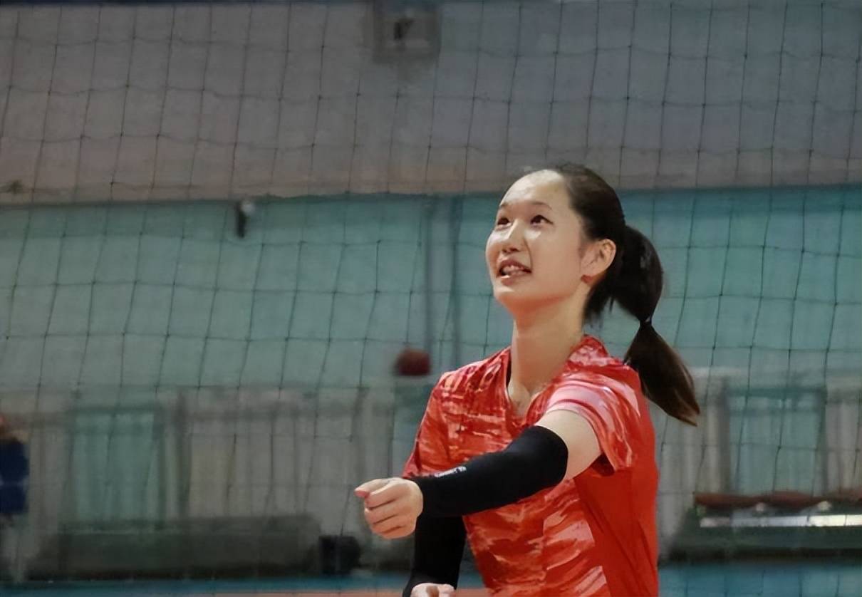 上海女排二传手许晓婷 力压蔡斌亲闺女刁琳宇 成为二传榜单红人_中国