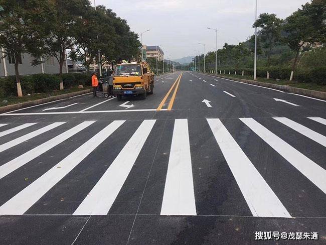 奉賢區道路劃線都代表什麼意思?_標記_路面_塗層