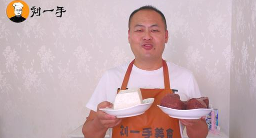 原创 豆腐和猪血一起烧，简单营养又下饭，大人小孩都爱吃 