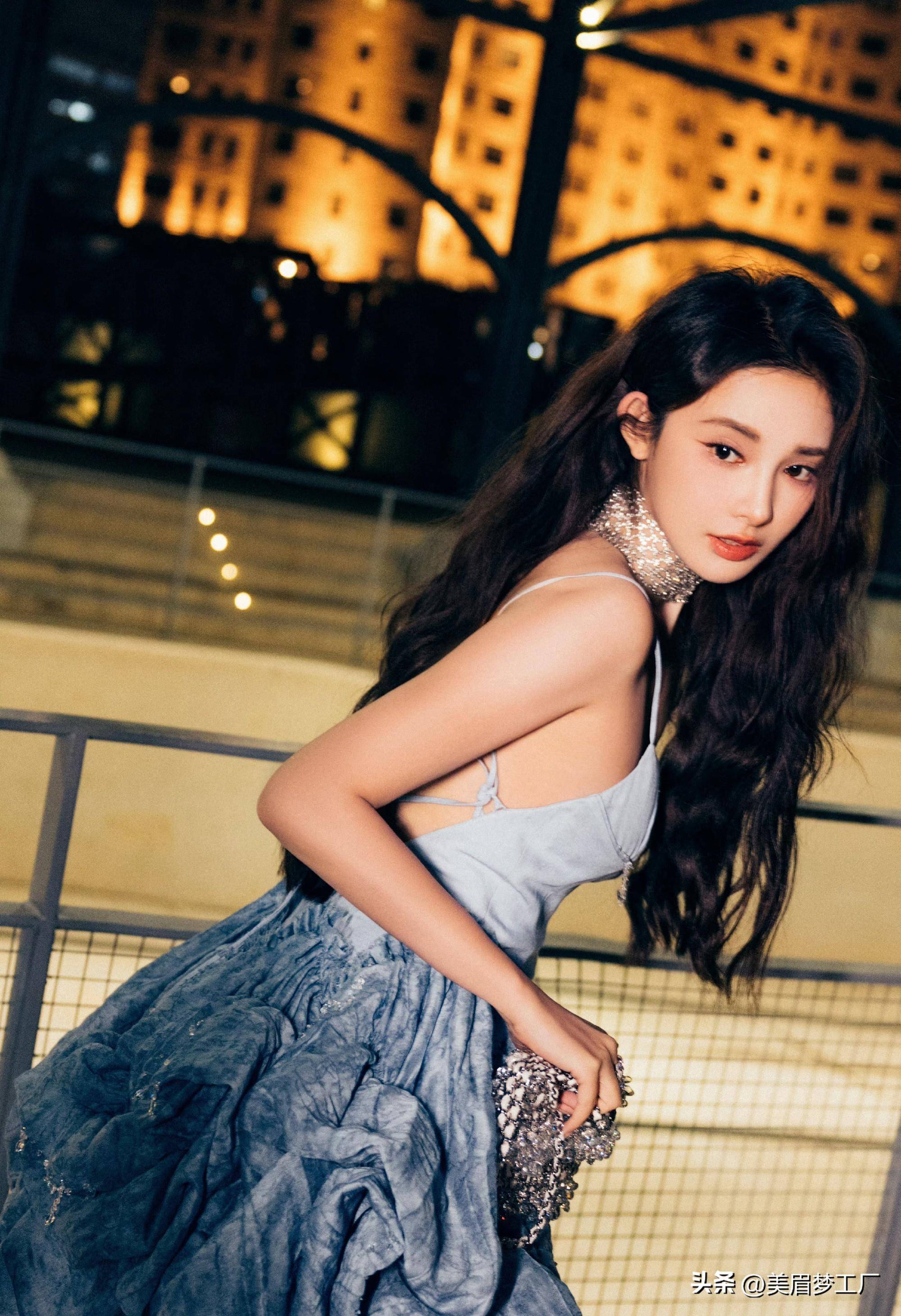 彭小苒唯美扮相展现强大气场!_魅力_成为了_总能