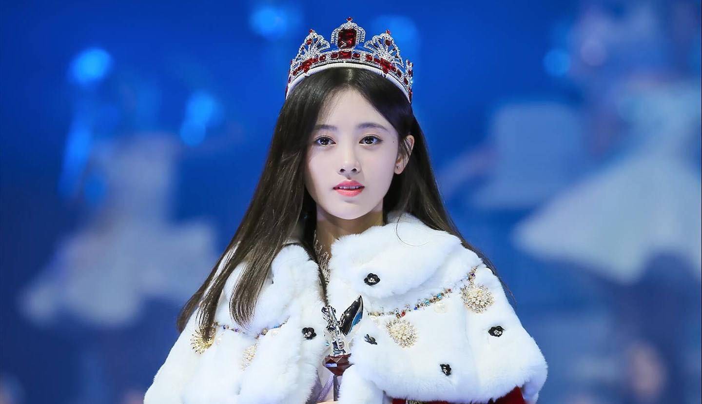 鞠婧祎cos雅典娜为何只拍上半身?