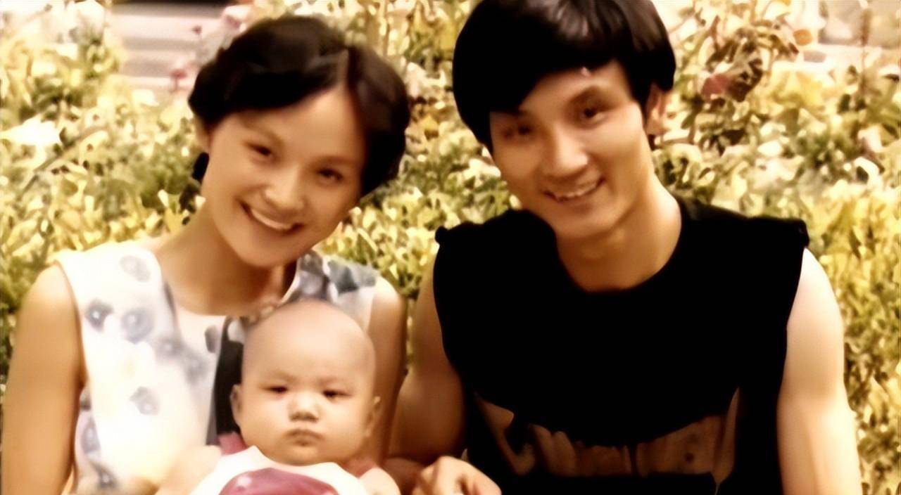 杜玉明:娶12岁相识的初恋,逆袭成"金牌反派",一生只爱一人