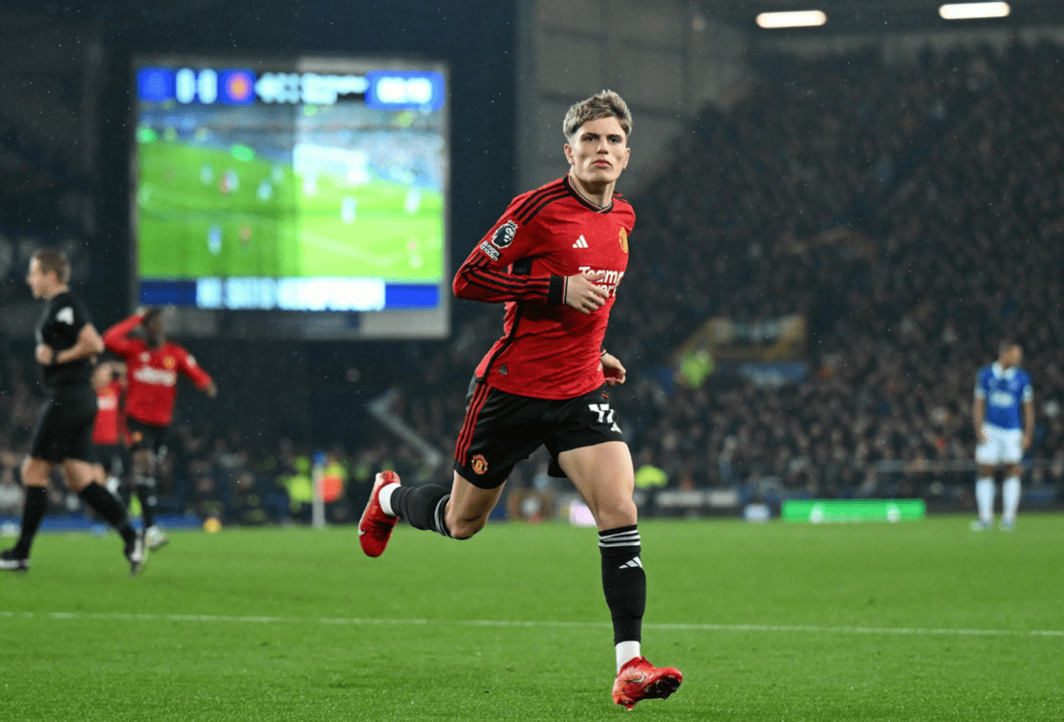 曼联小将加纳乔复制鲁尼惊天倒挂!_亚历_埃弗顿_皮球