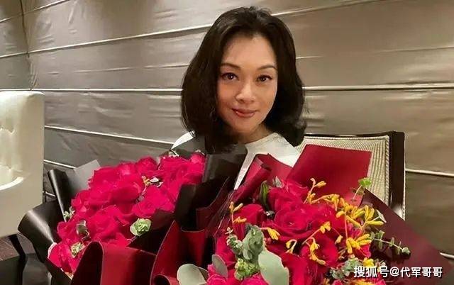 一婚嫁著名音樂人不生孩子,二婚嫁外籍老公8年生2胎