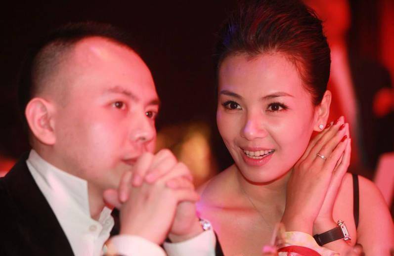 睡遍娱乐圈女星,殴打继母王艳,枪指刘涛老公_范冰冰_周迅_父亲