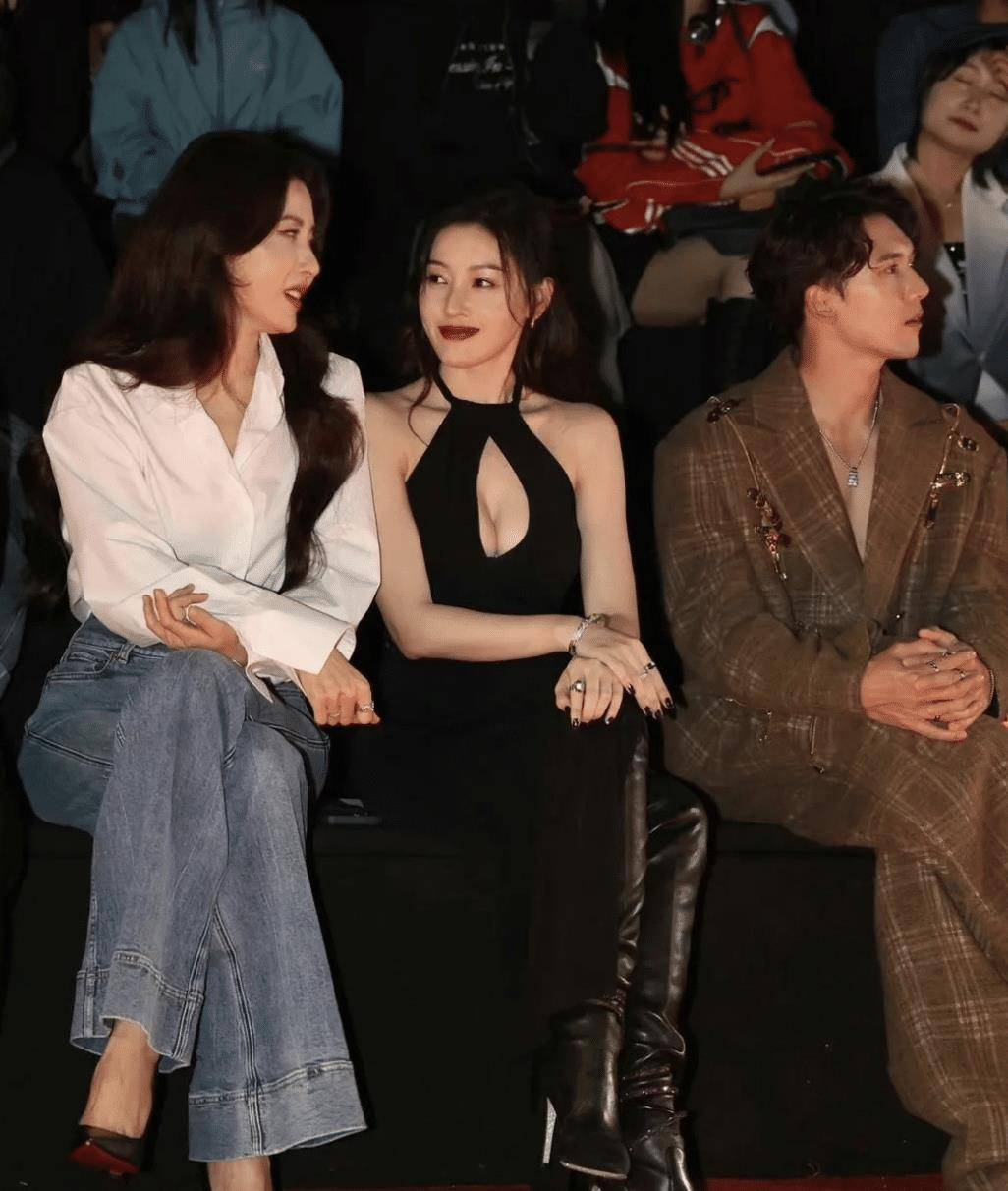 上海这一夜:娜然穿芭比粉,张天爱很敢穿,但这次47岁